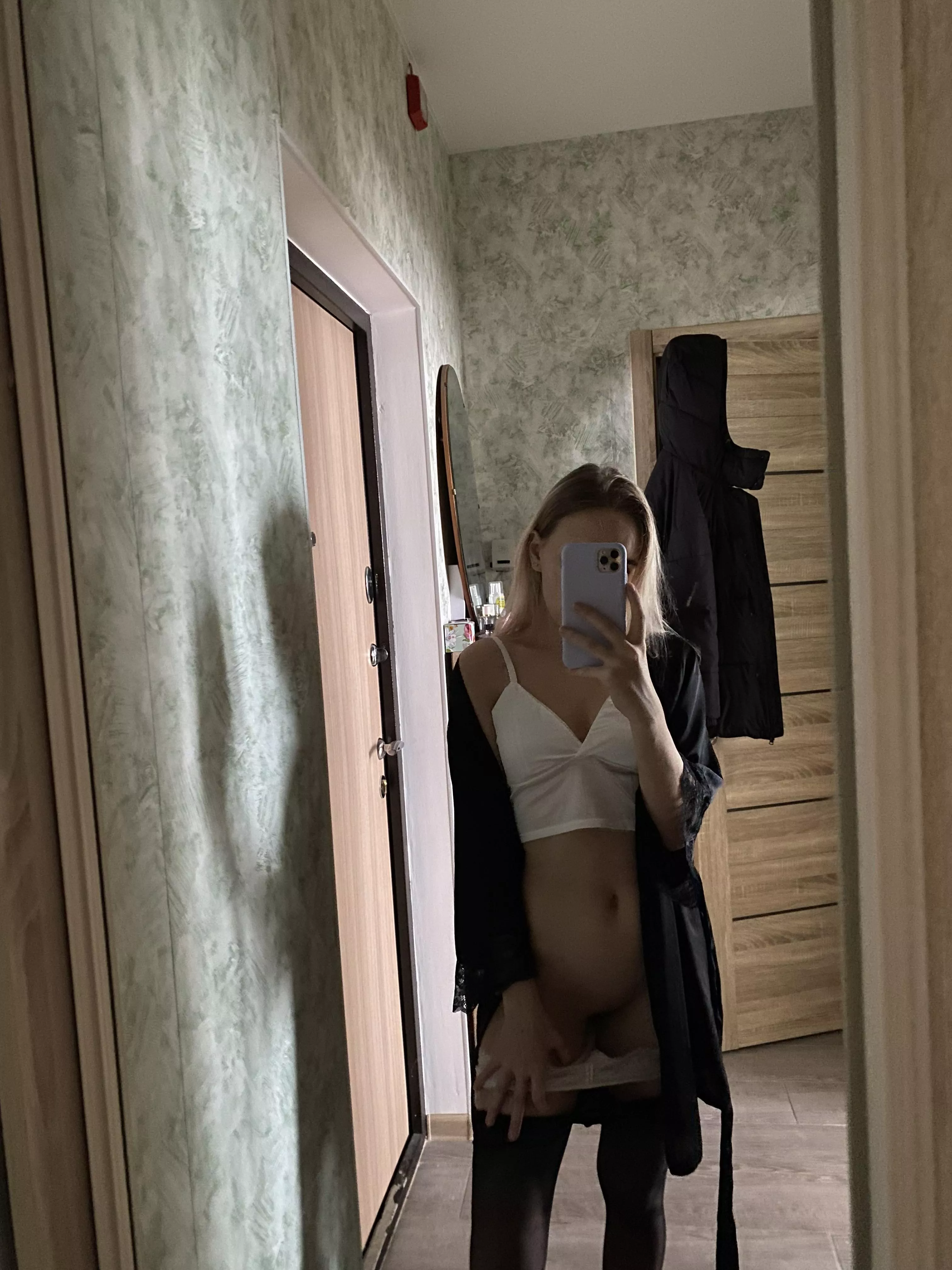 Do you want me to meet you like this after work?🖤