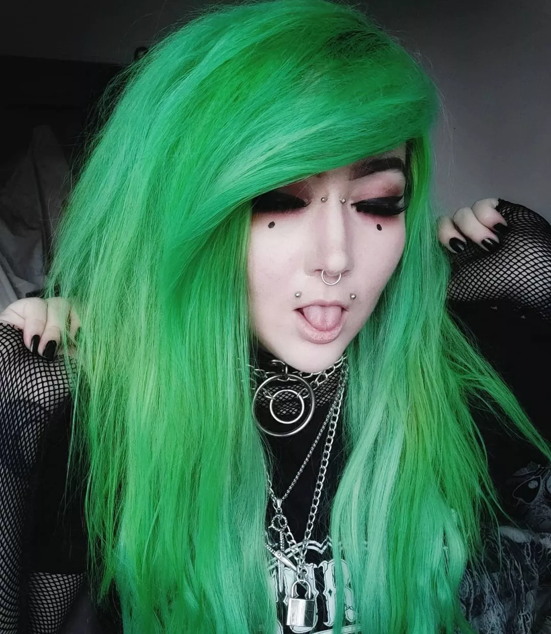 Do you want more cleavage? Do you want more cleavage?