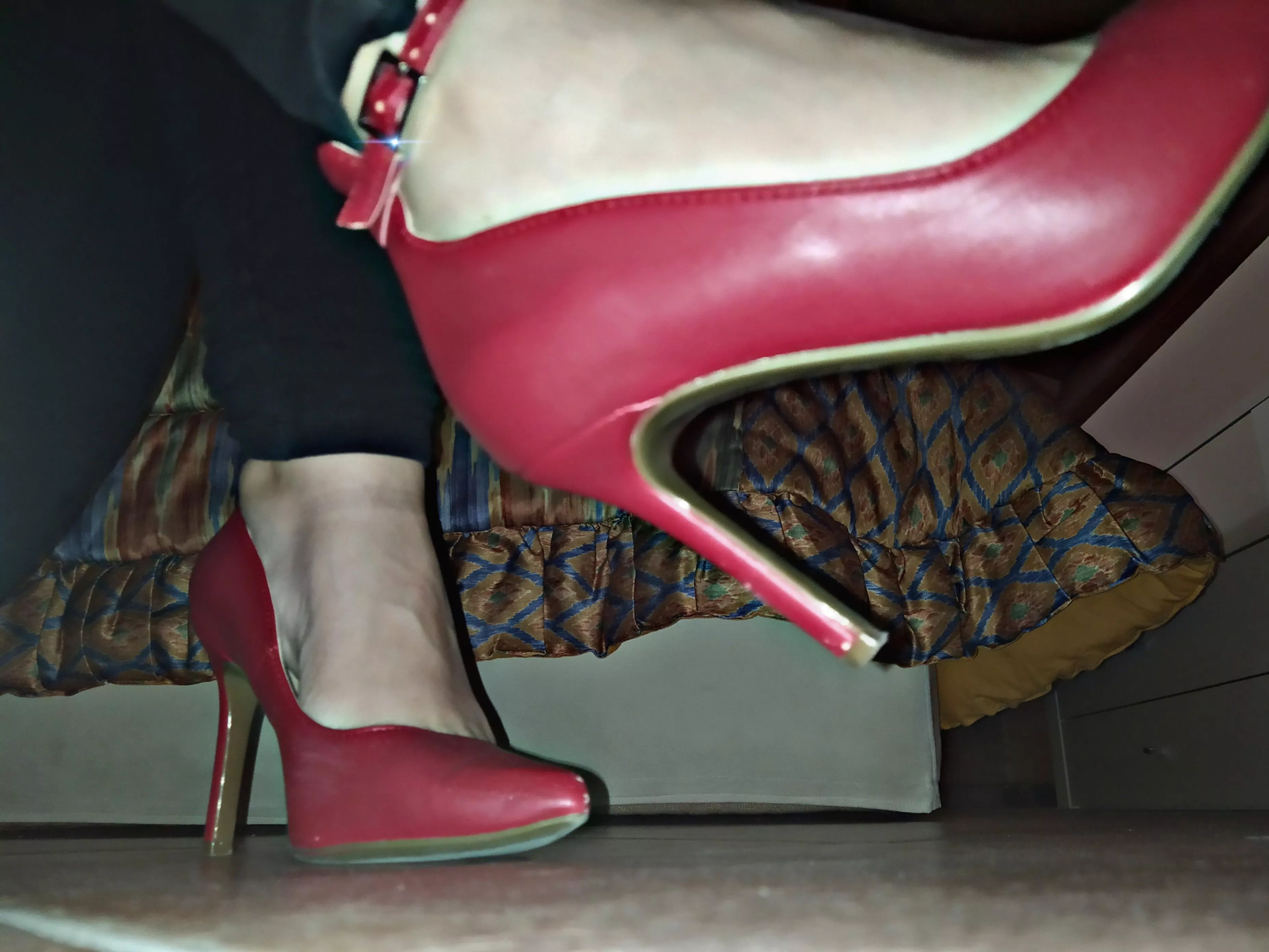 Do you want to know how dirty the soles of my shoes are? 🤫🤠Do you want to know how dirty the soles of my shoes are? 🤫ðŸ¤