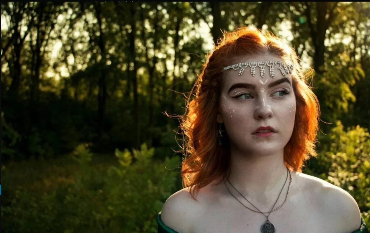 do you want to play with a red head busty baby???