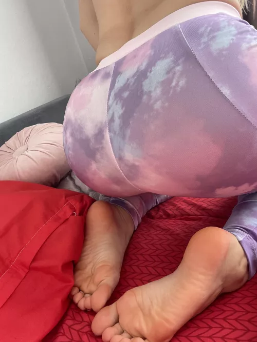 Do you want to stroke my feet? ๐