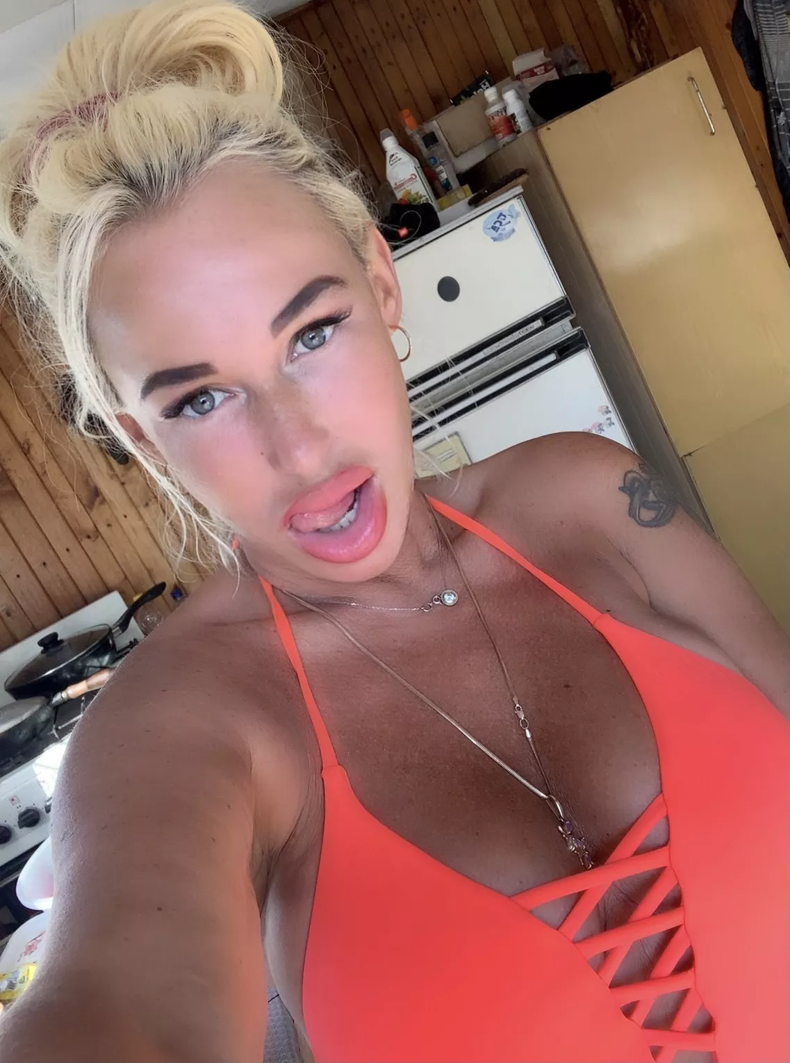 Do you want to try the sweet lips of a MILF ? Do you want to try the sweet lips of a MILF ?