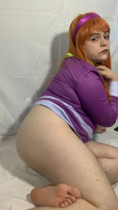 Do you want to worship Daphne's feet?