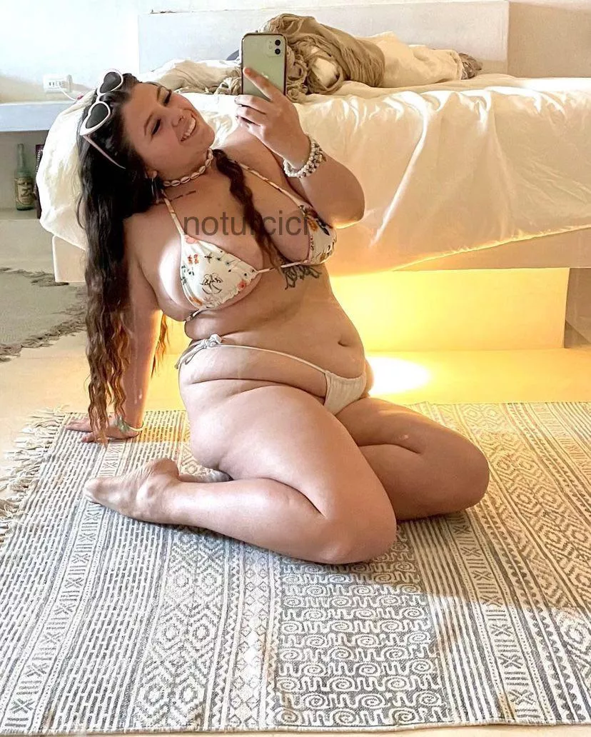 Doe eyes and big thighs, come for the surprise ;)