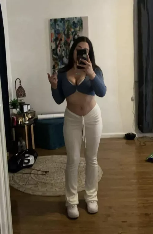 Does 4’11 count as extra small?🥺 Does 4’11 count as extra small?🥺