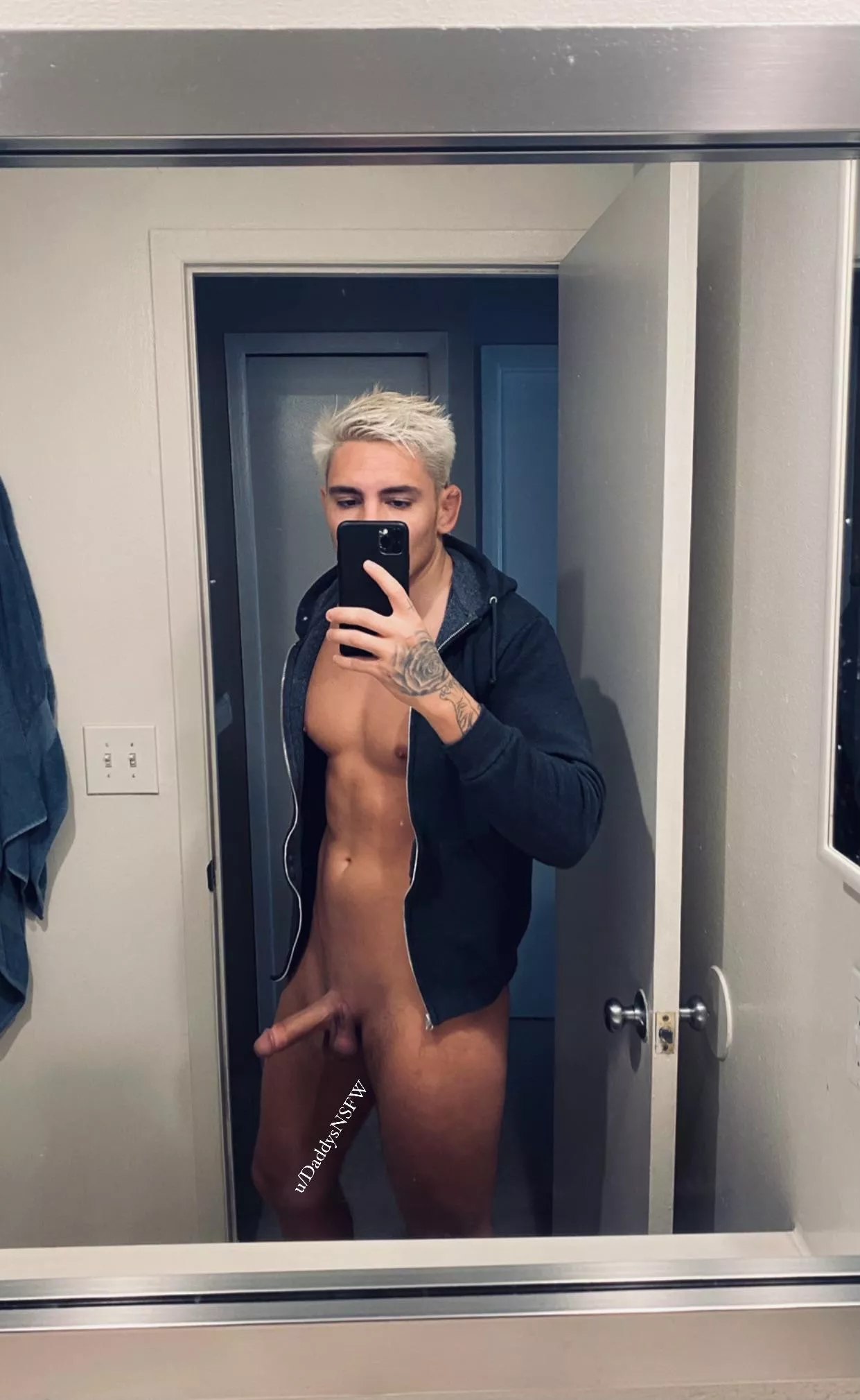 Does anybody here appreciate a simple nude? Does anybody here appreciate a simple nude?