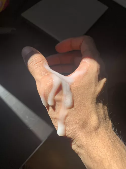 Does anyone else like cum on hands?