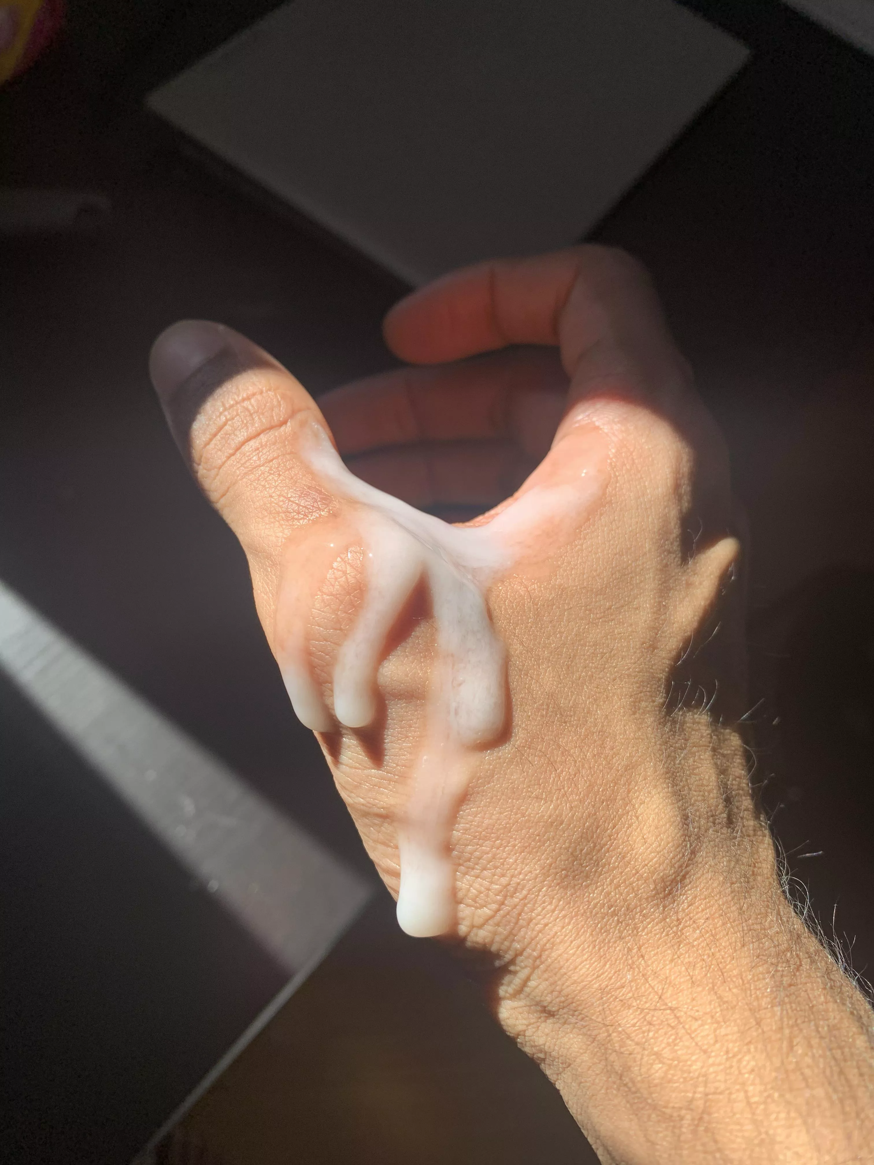 Does anyone else like cum on hands?