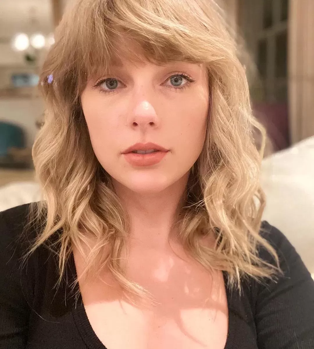 Does anyone fancy chatting about Taylor Swift and other girls with me? Does anyone fancy chatting about Taylor Swift and other girls with me?