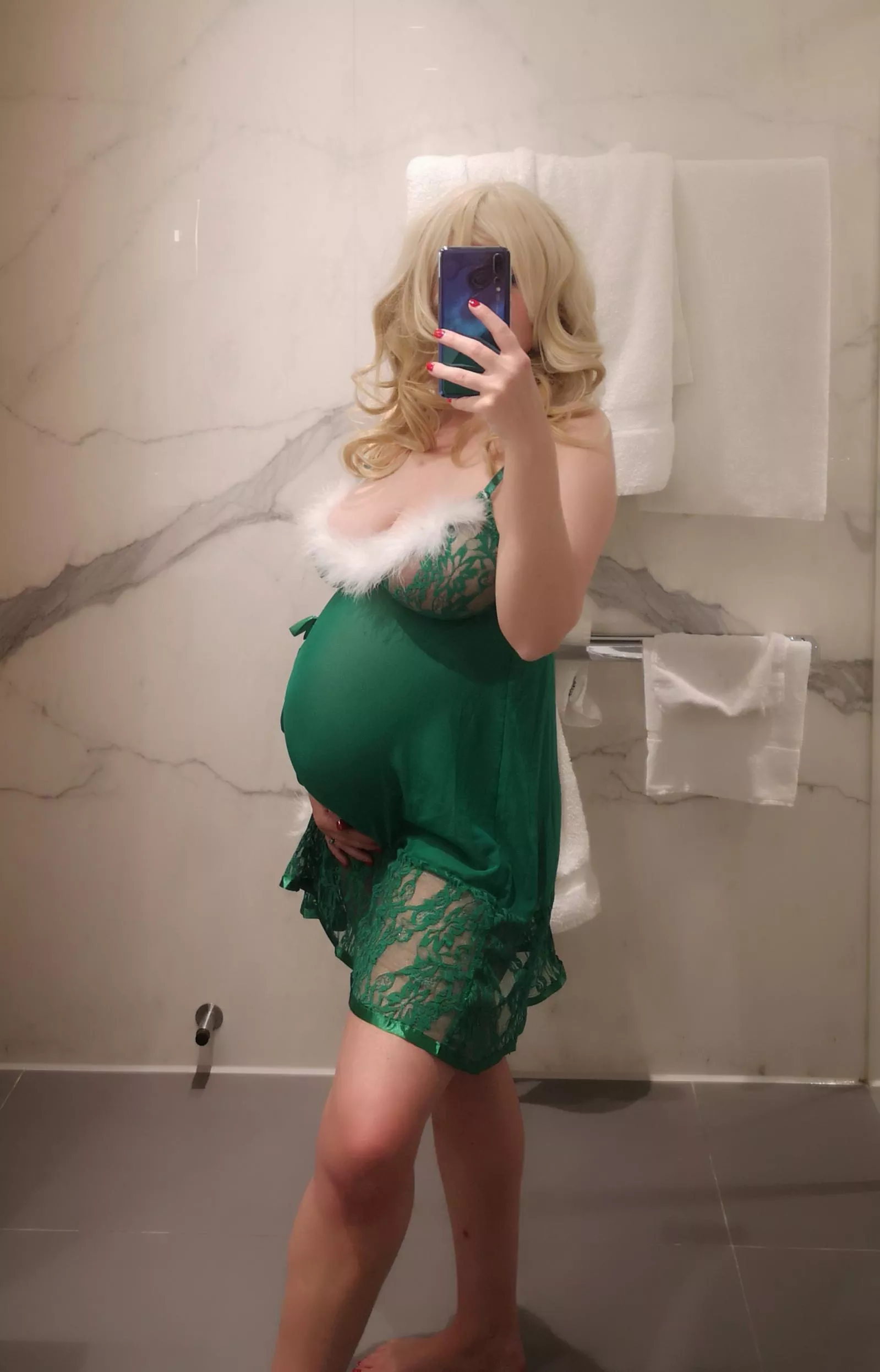 Does anyone have a package for me? 😉🎄🎁🍆