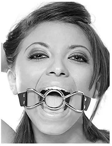 Does anyone know her name? Does anyone know her name?