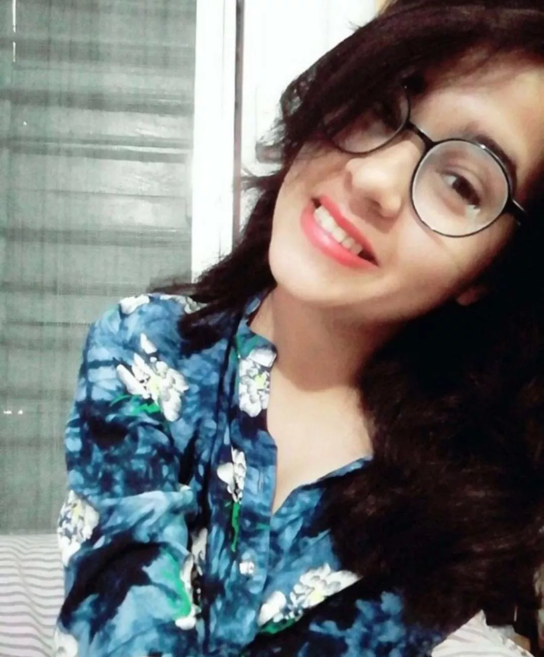 Does anyone know her nme or have her album?? Does anyone know her nme or have her album??