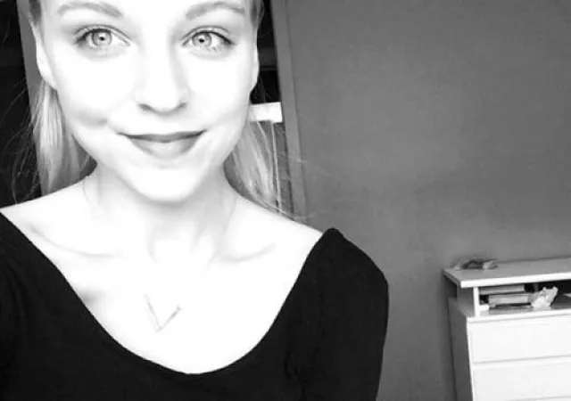 Does anyone know is she is still blogging? Becca, aka damageddancer, aka teenydancerb? If so please let me know where.... Does anyone know is she is still blogging? Becca, aka damageddancer, aka teenydancerb? If so please let me know where....