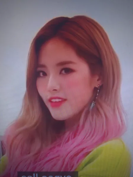 does anyone know who this is? she's gorgeous does anyone know who this is? she's gorgeous