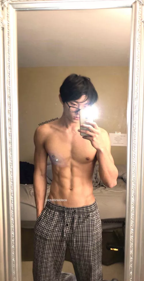 does anyone like 6โ2 korean guys?