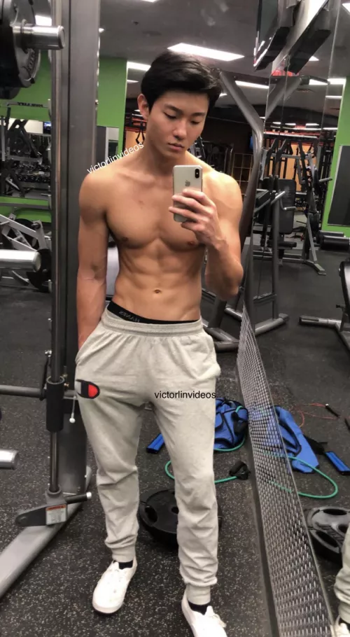 does anyone like 6β2 korean guys with abs?