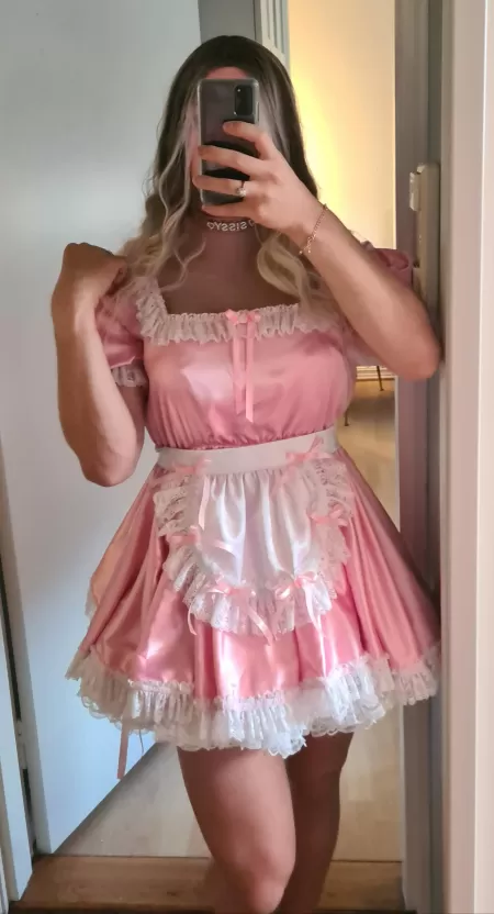Does anyone need a maid?π₯° Does anyone need a maid?π₯°