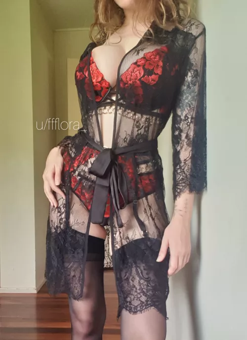 Does anyone still appreciate [f]ull lingerie?
