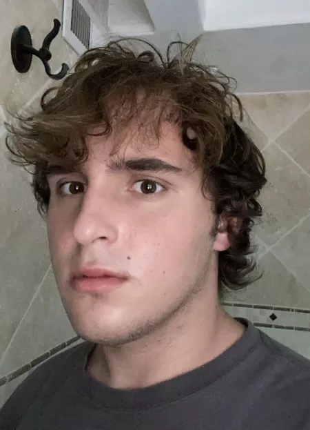 Does anyone wanna snuggle and play video games together ๐ Does anyone wanna snuggle and play video games together ๐