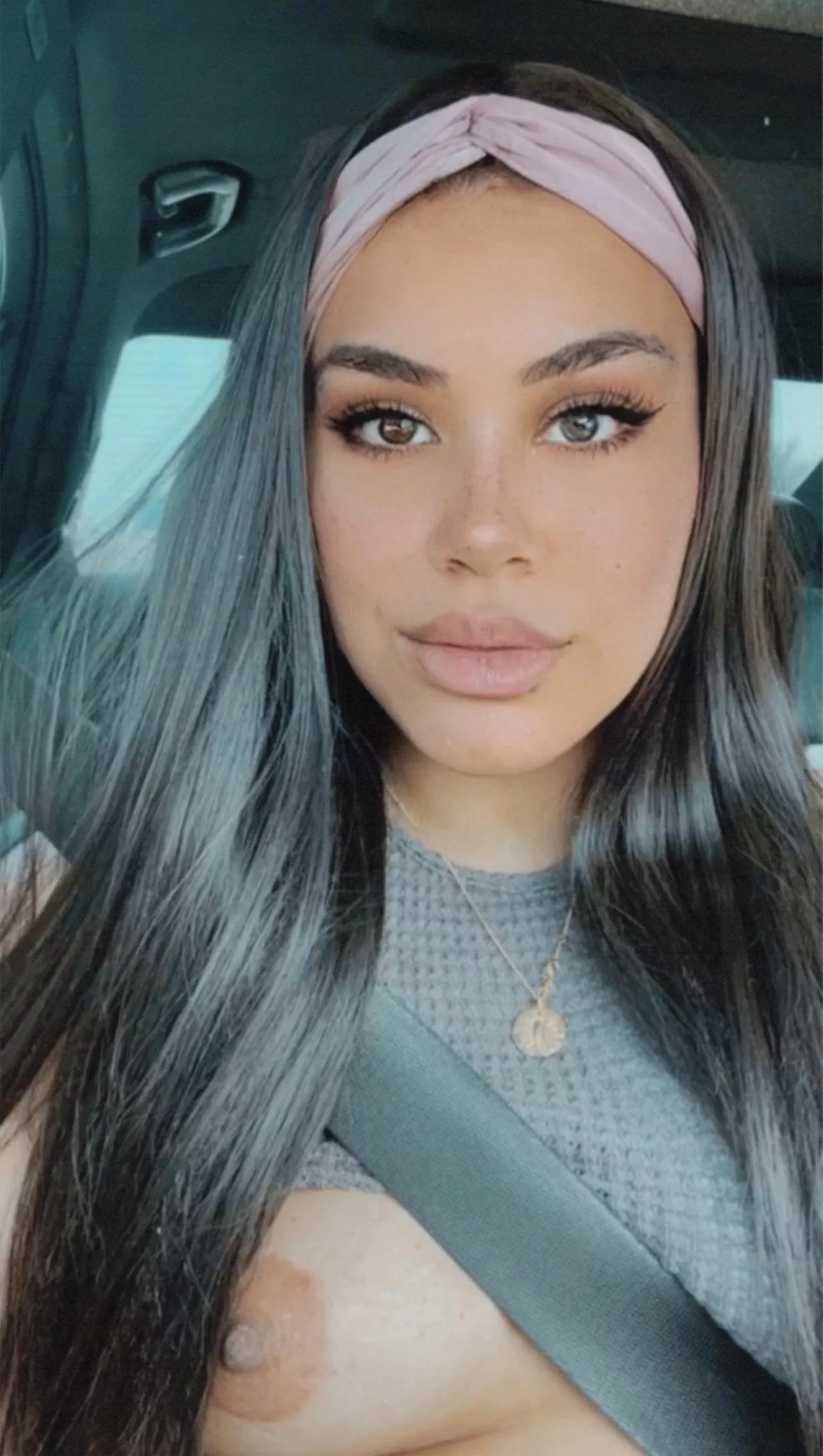 Does anyone wanna suck my tits? ?