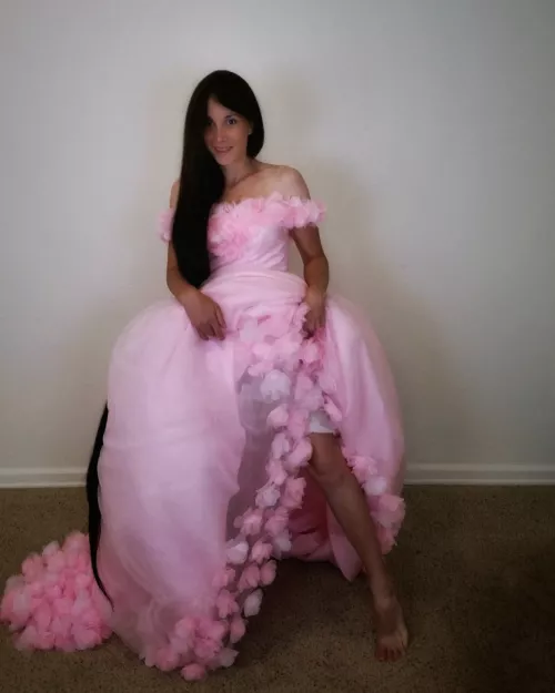 💖 Does anyone want to see what's underneath my dress? 💖