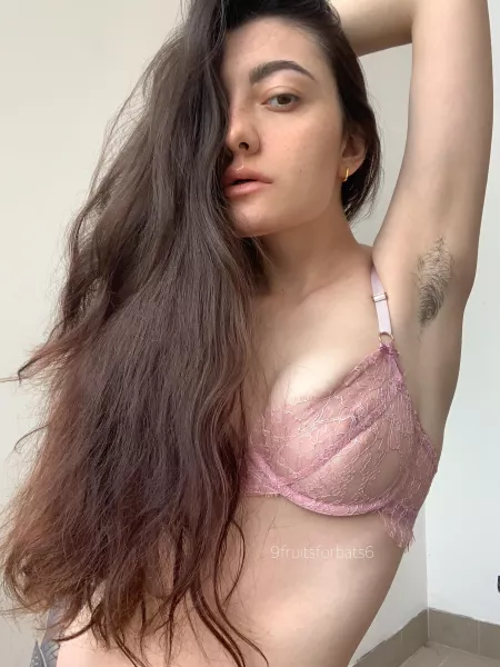 Does my armpit looks tempting?β¨