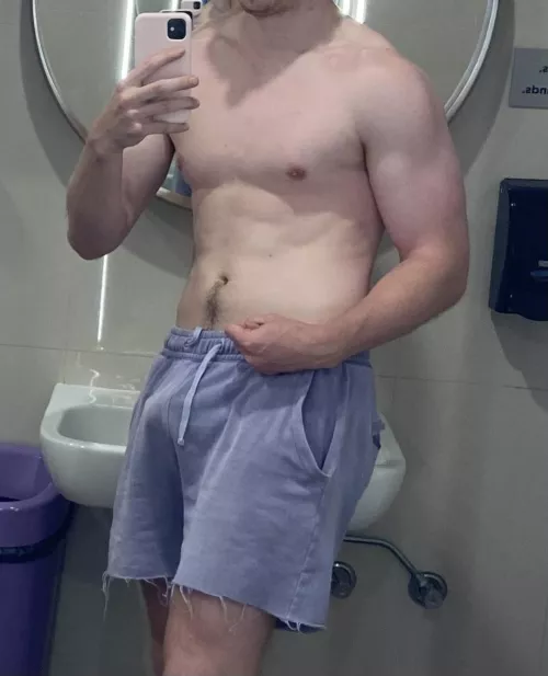 Does my bulge look big?