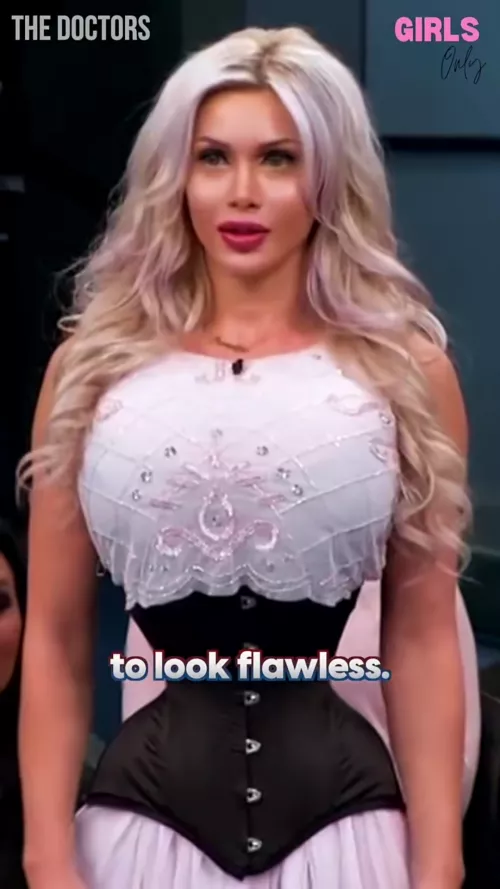 Does somebody know the Name of her?