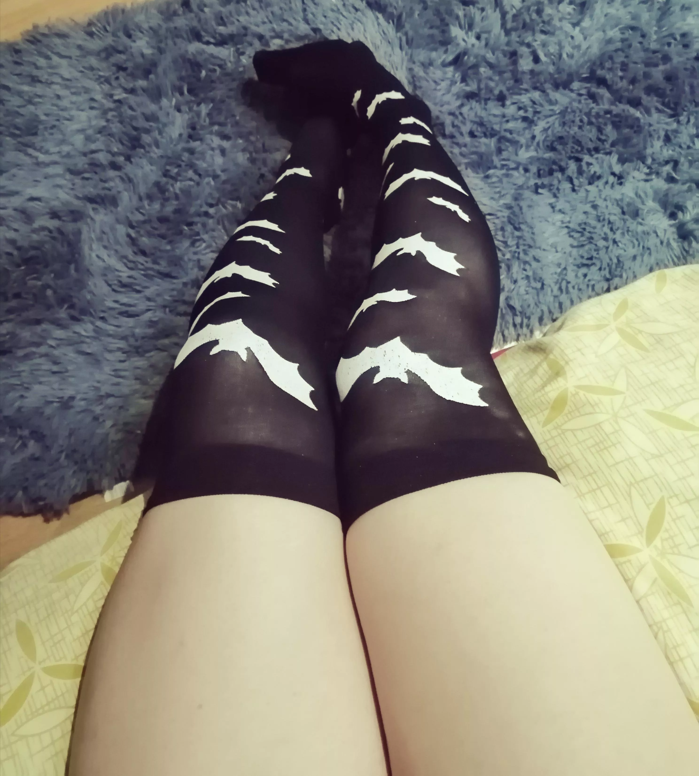 Does someone want to rest on them :3? Does someone want to rest on them :3?