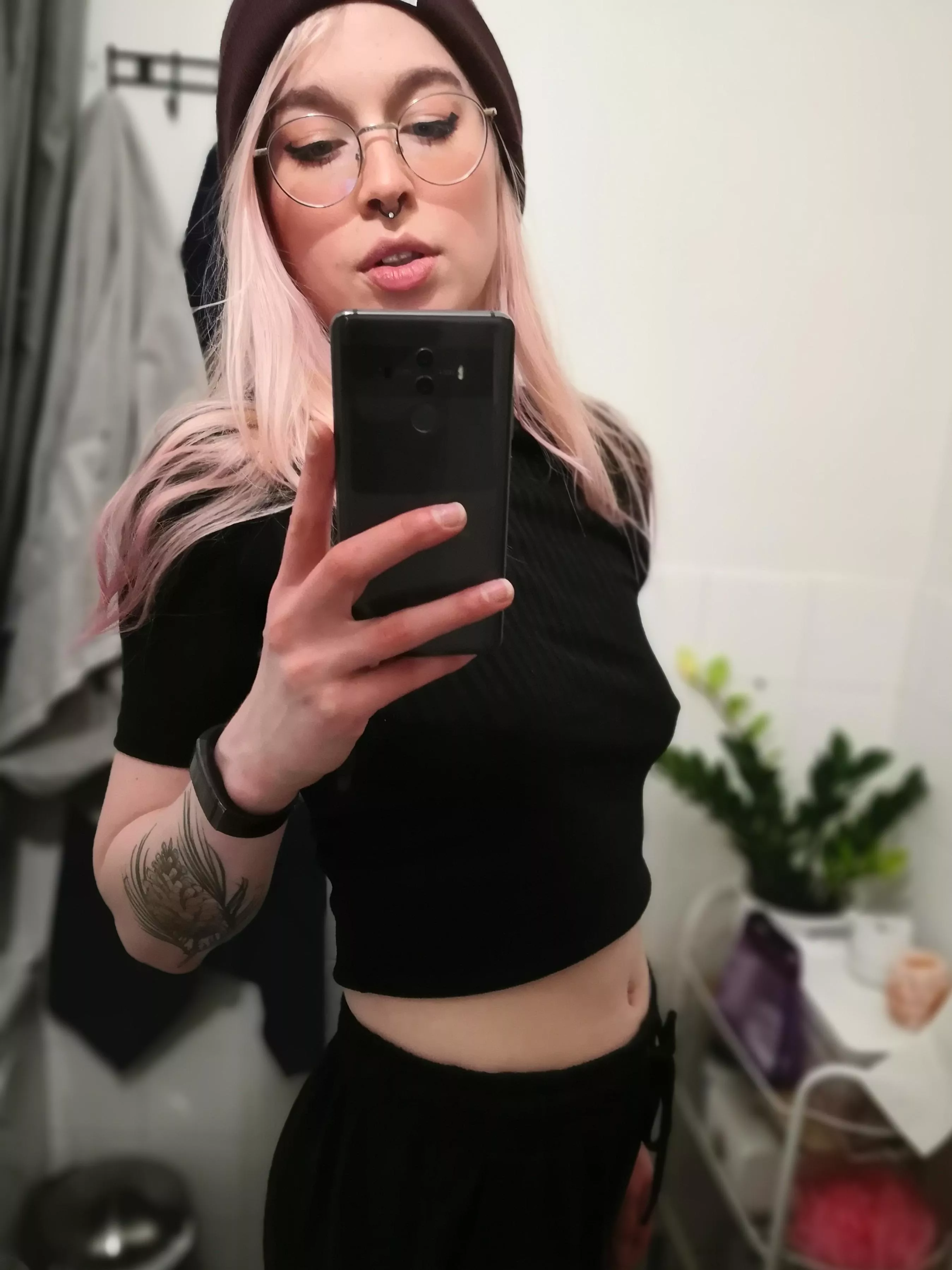 Does the tiny side pokie count? 🥺