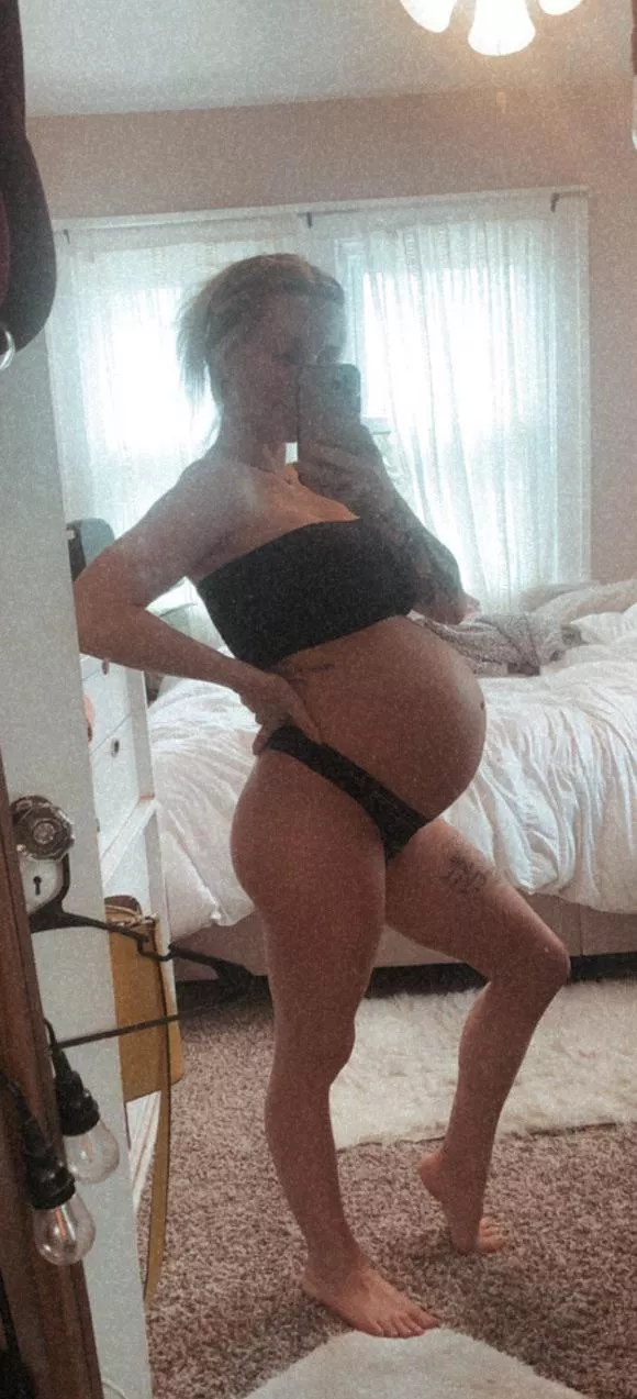 Does this belly make you hard? Does this belly make you hard?