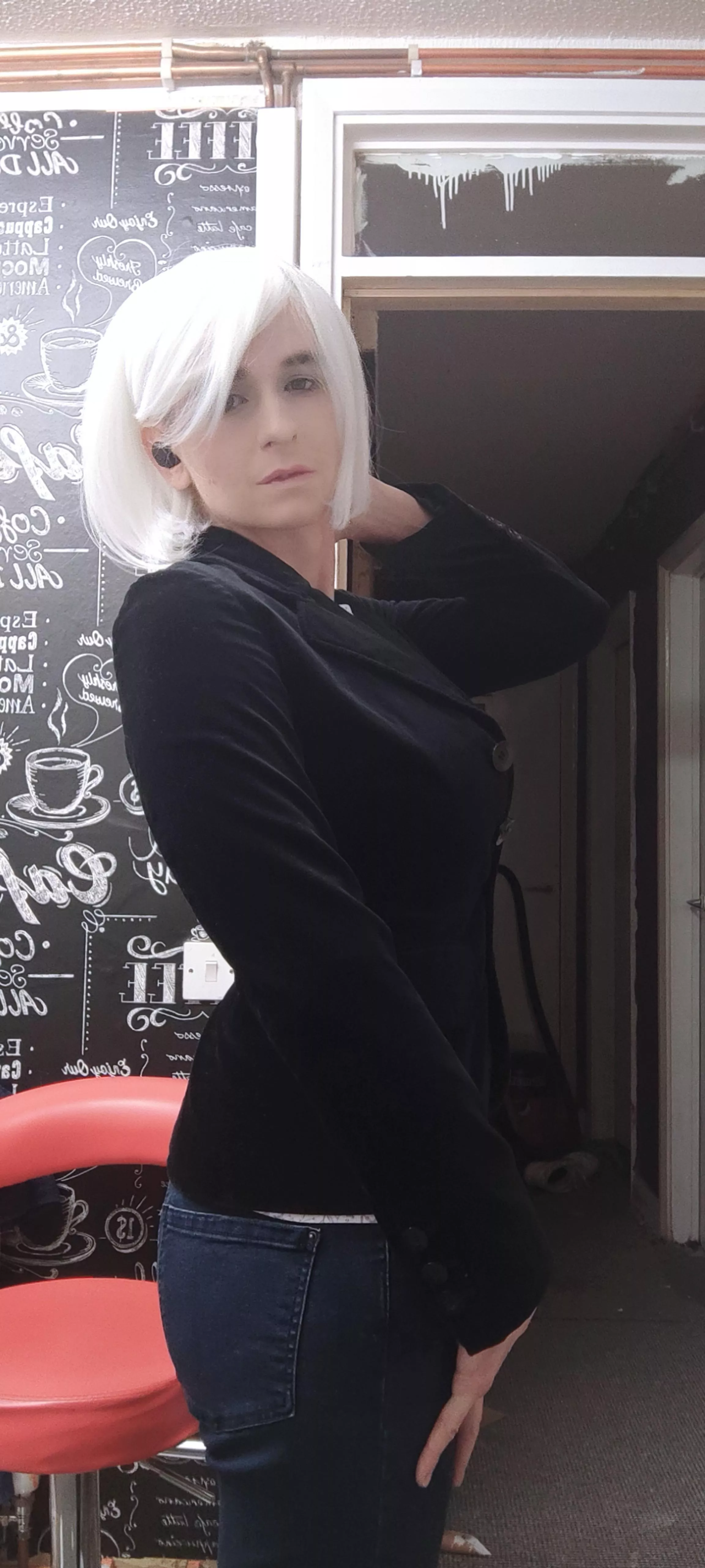 Does this coat suite me or not suit me?