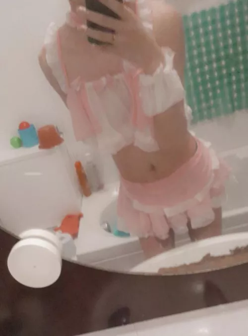 Does this outfit make me look girly owo? Does this outfit make me look girly owo?