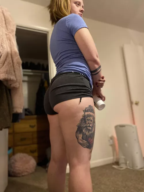 Does this tatto make my 🍑 too big? 👀