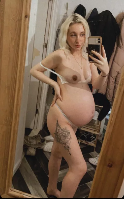 Doing live sessions on my onlyfans for only $1 per minute!!! Live sex and requests taken🙈💞