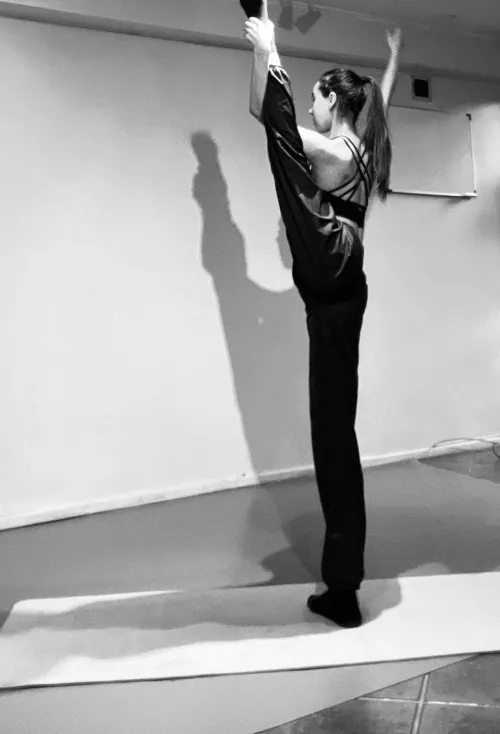 Doing stretching 🙆‍♀️ (f20)