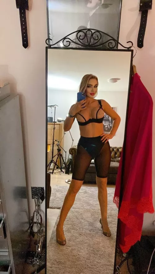 [domme] On all fours, Slave! You’re gonna please your Mistress.