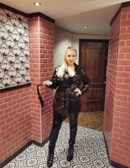 [Domme] Upvote⬆️ If you are ready to be owned and train by a dominant Mistress