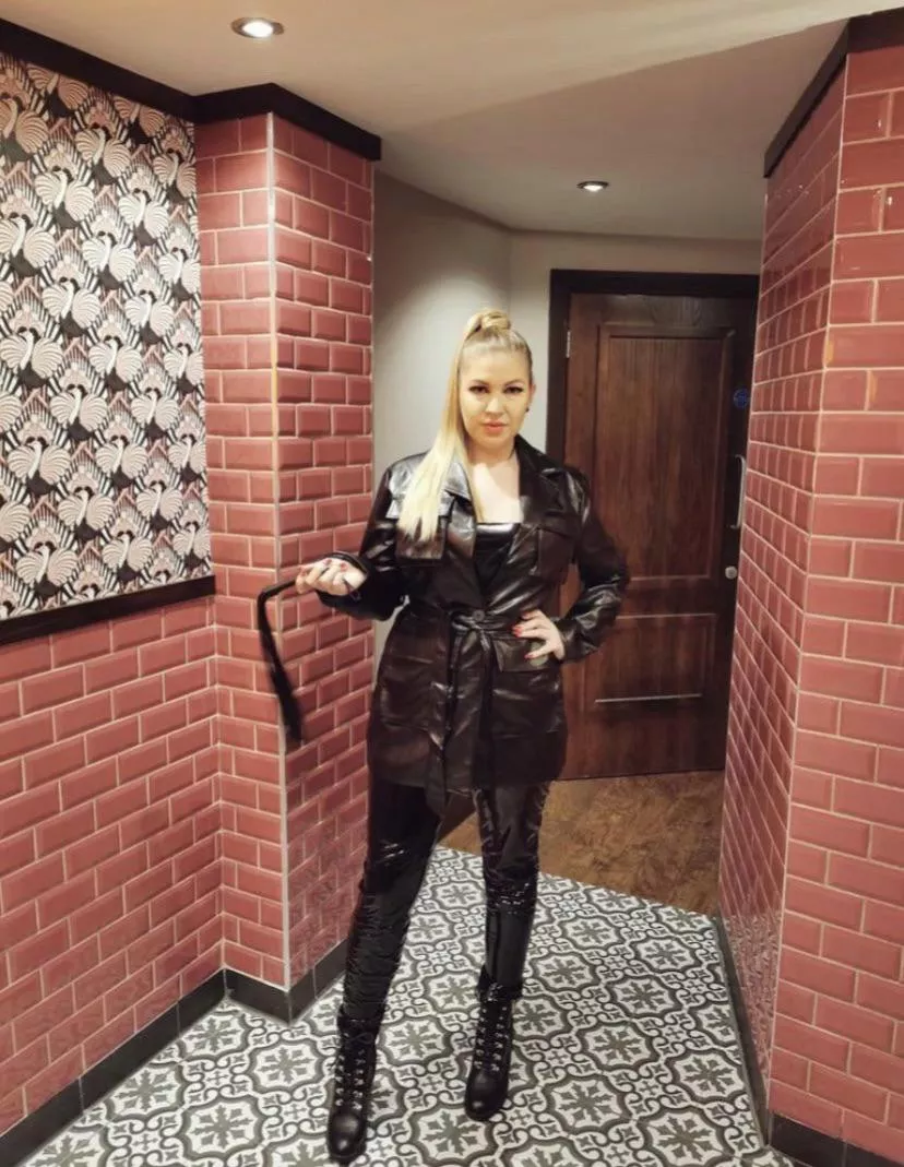 [Domme] Upvote⬆️ If you are ready to be owned and train by a dominant Mistress