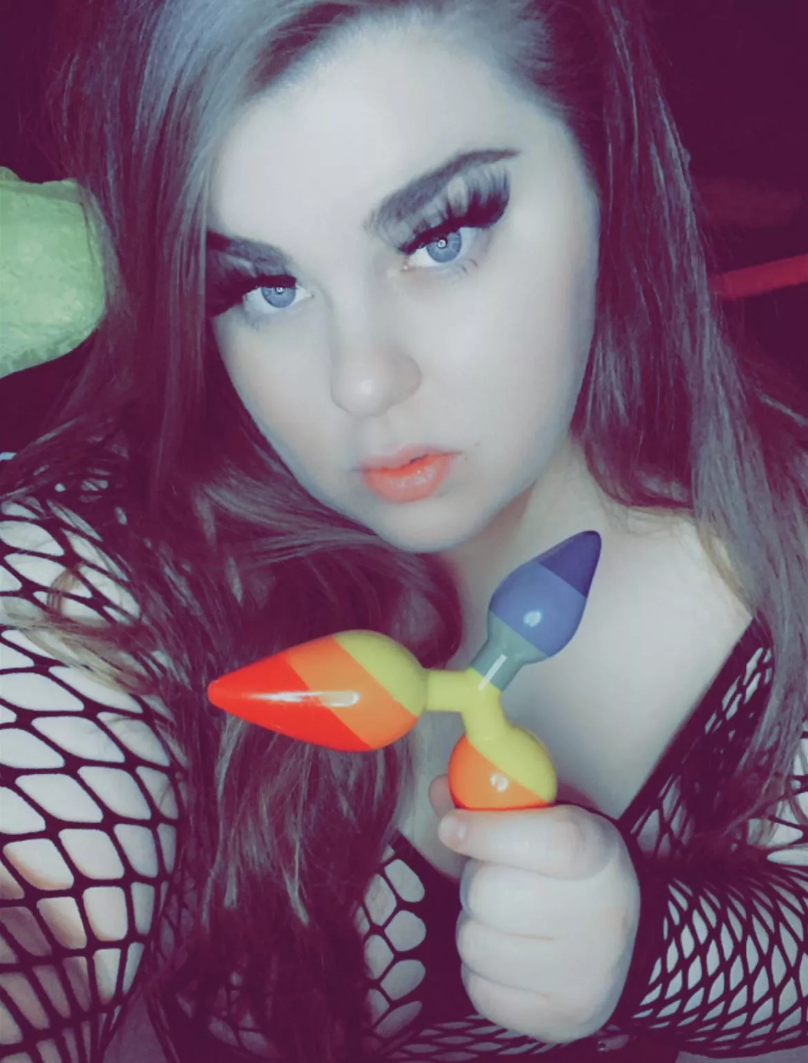 [domme] wonder what size could fit in your ass? I’d make it fit anyway 😂