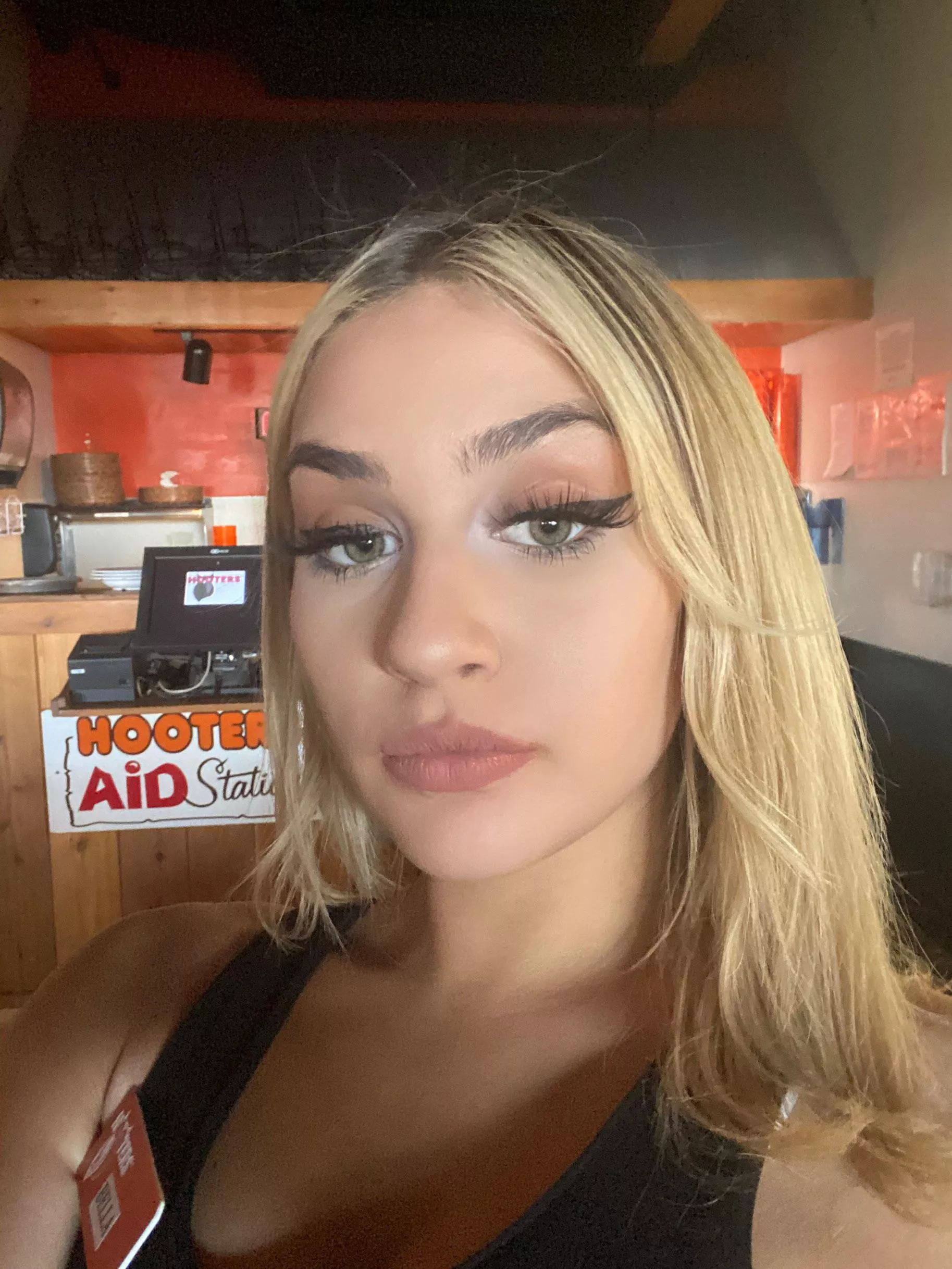 [domme] worship your goddess and get my nails done NOW SLAVES.