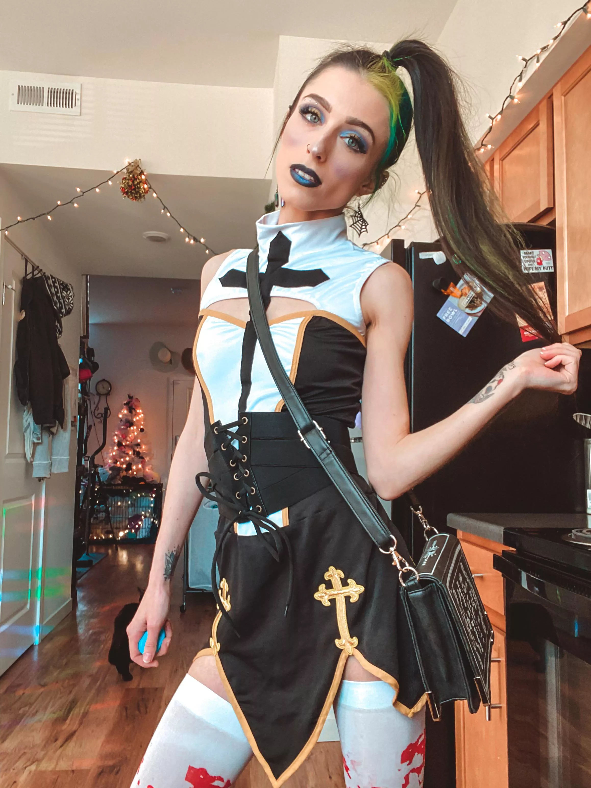 [domme] you have to earn my nudes 😈