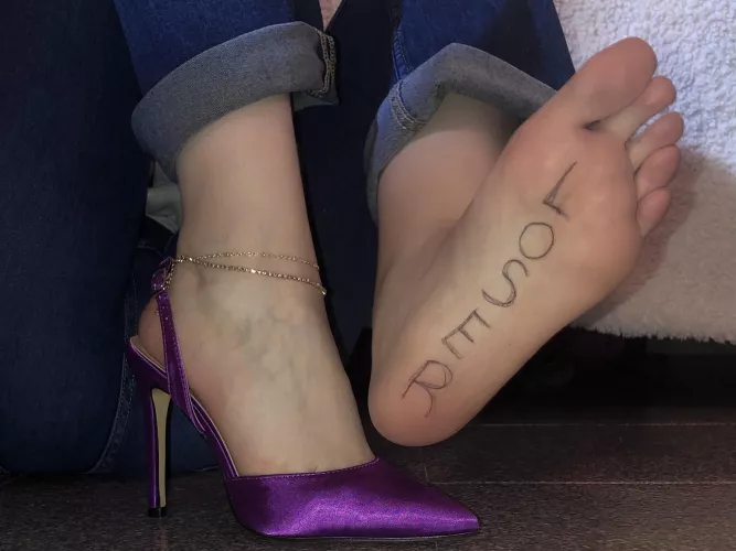 [domme] Your name is written on it, you can clean up your plate! 😛