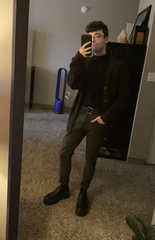 Done with work, ready to play the sims the rest of the day 😌