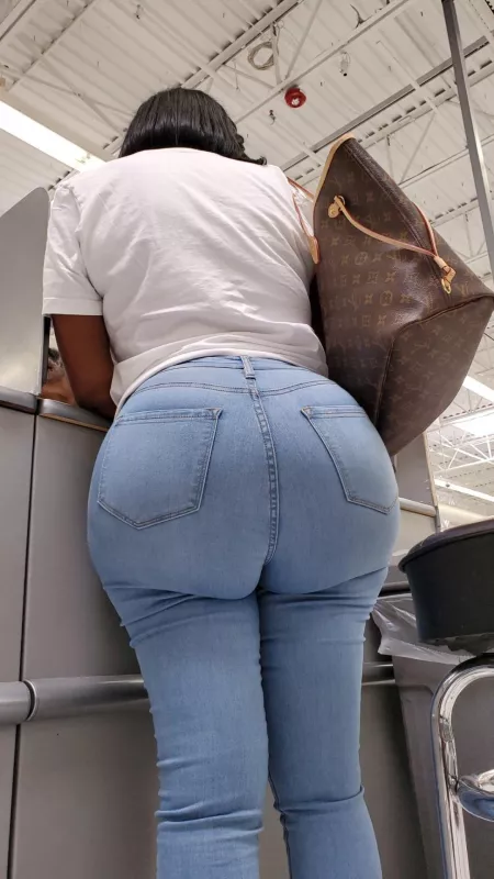 Don't know her name but Gah Damn