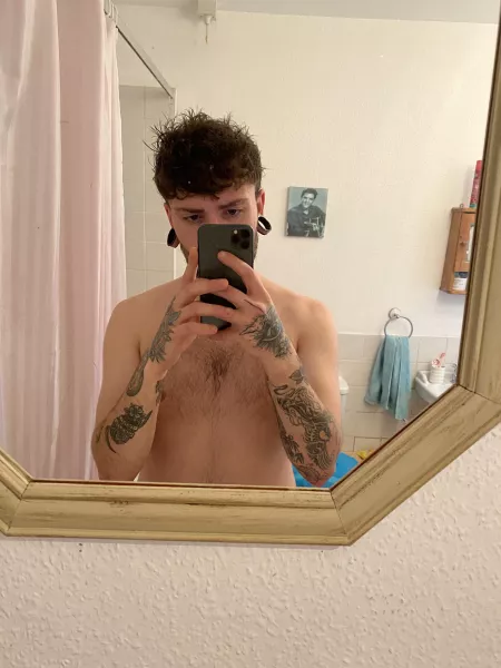 Donβt know whether to post a dick pic or not.. Thoughts??