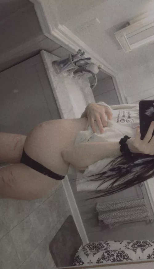 Don’t know which I want more,my stomach tattooed or to get pregnant this year 😭