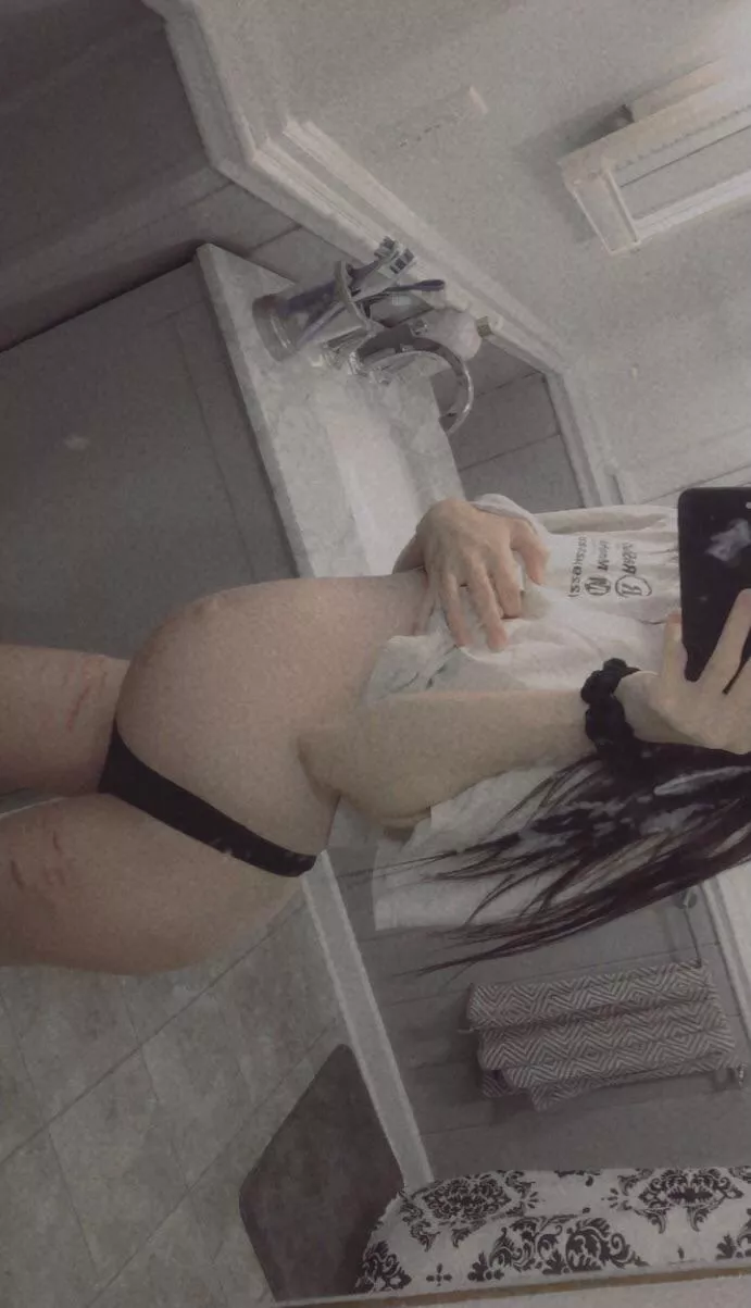 Don’t know which I want more,my stomach tattooed or to get pregnant this year 😭