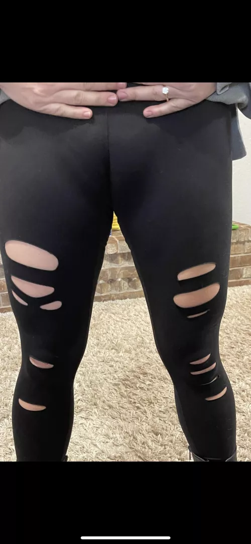 Don’t let the ring distract you from looking 😘