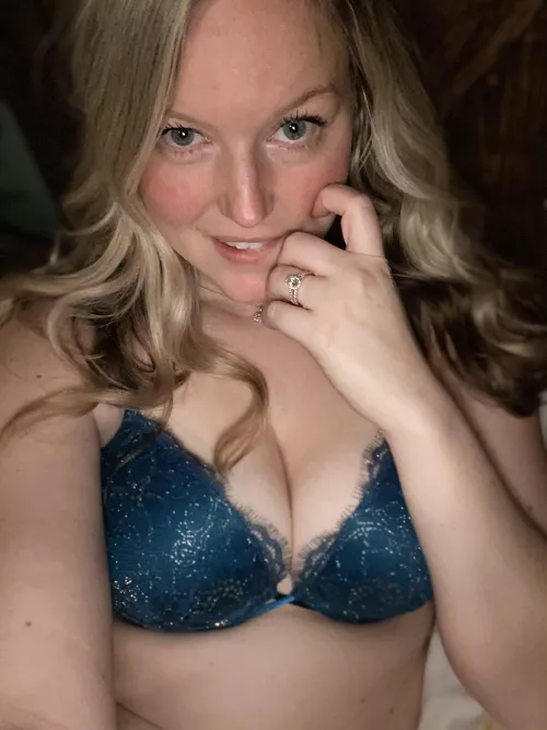 Donโt let the ring fool you. Iโm ready to be naughty with you ๐ (28f)